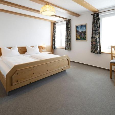 Landgasthof Roessle อูลิงเกน-เบียร์เคนดอร์ฟ ภายนอก รูปภาพ