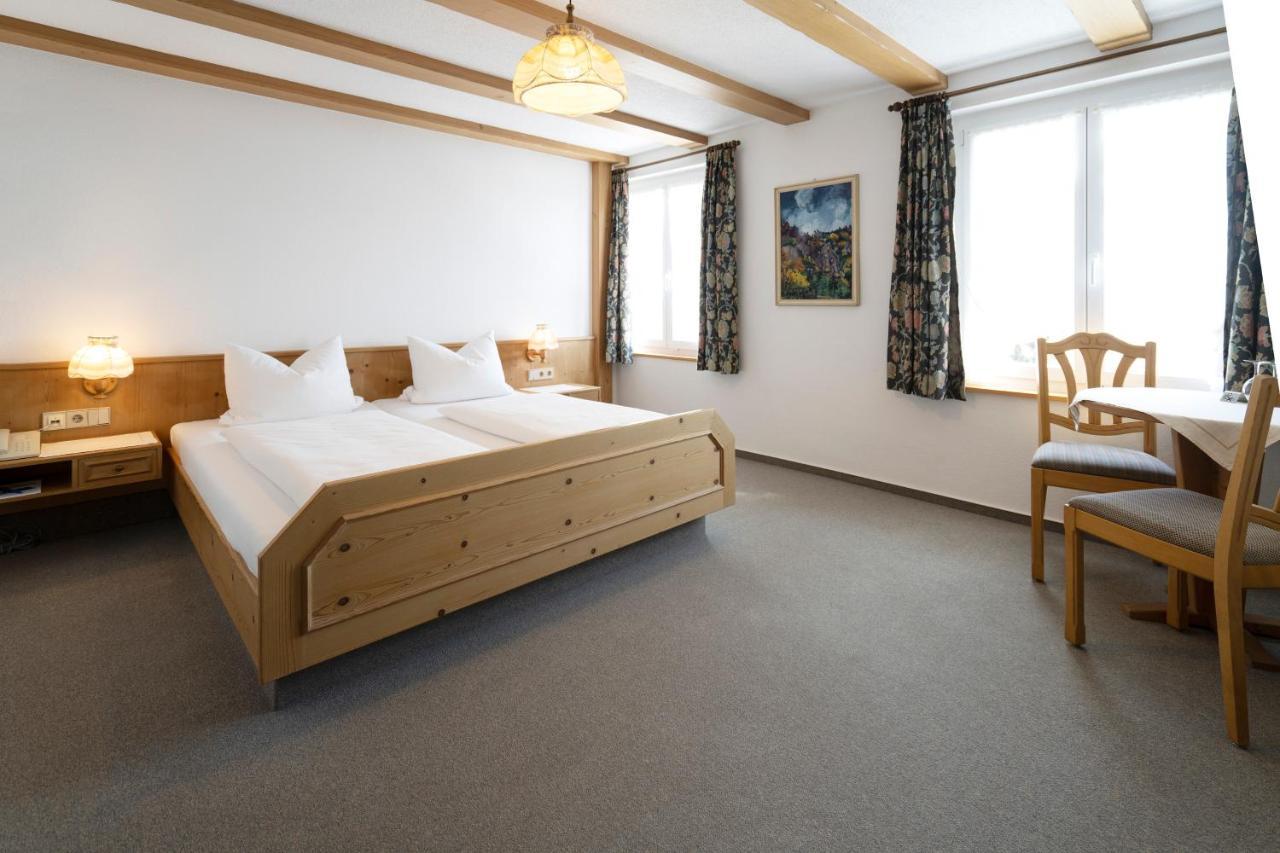 Landgasthof Roessle อูลิงเกน-เบียร์เคนดอร์ฟ ภายนอก รูปภาพ