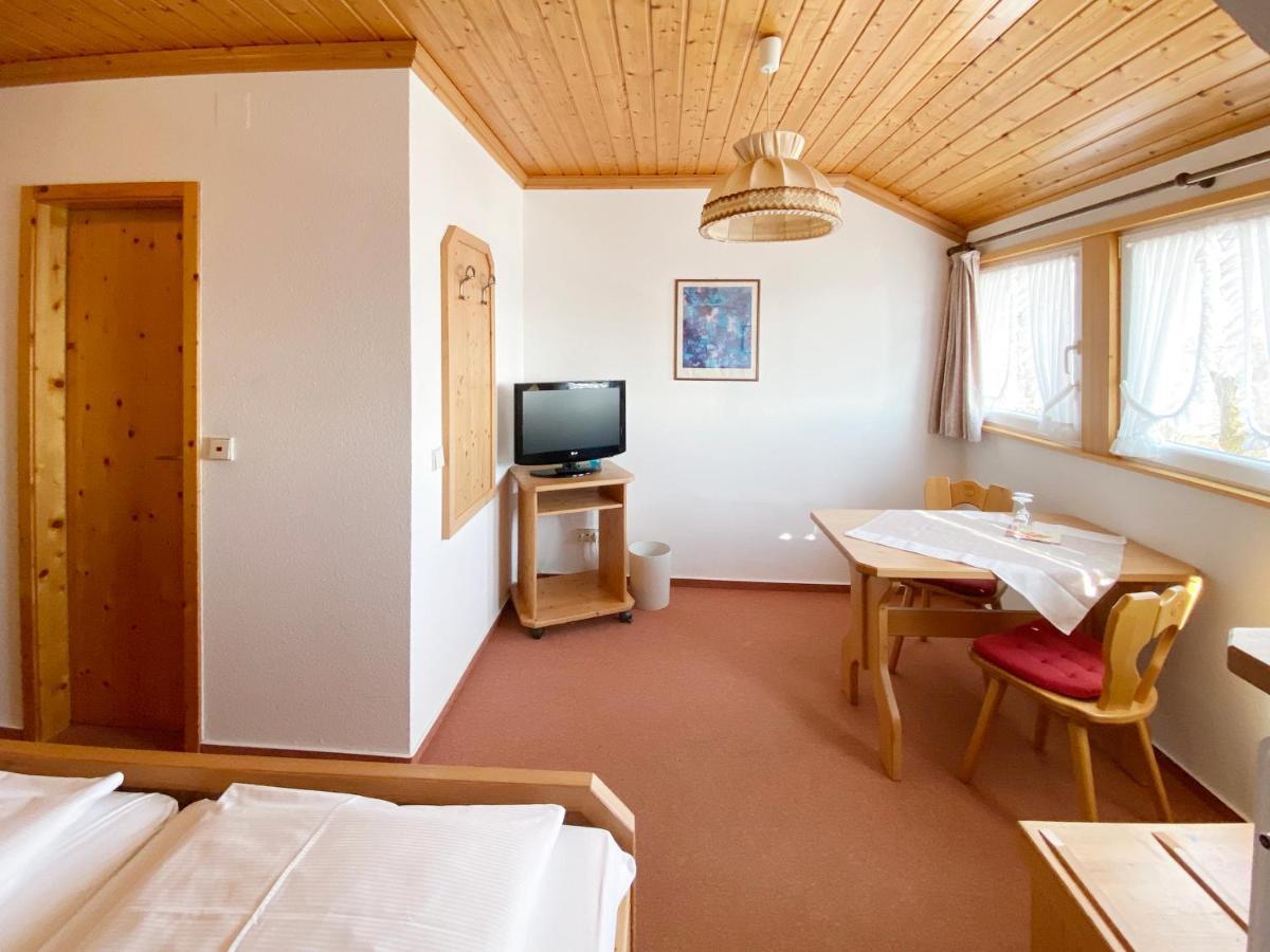 Landgasthof Roessle อูลิงเกน-เบียร์เคนดอร์ฟ ภายนอก รูปภาพ